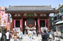 asakusatempel1 * Hozomon (Tor) der Kannon-Tempelanlage im Stadtteil Asakusa * 2048 x 1360 * (1.63MB)