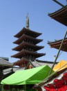 asakusatempel100 * Fnfstckige Pagode der Kannon-Tempelanlage im Stadtteil Asakusa * 1536 x 2048 * (407KB)