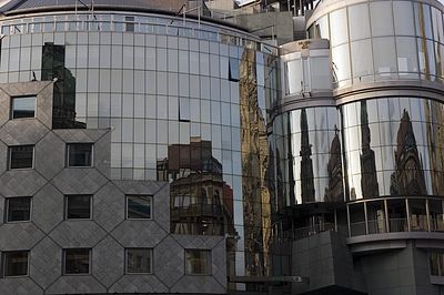 Spiegelung in der Fußgängerzone